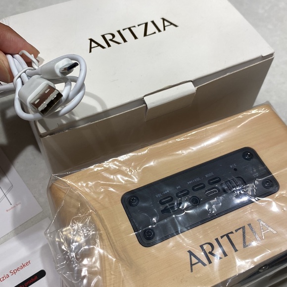 New Aritzia Bluetooth Music Speaker in Box⭐️⭐️⭐️⭐️ - Picture 8 of 15